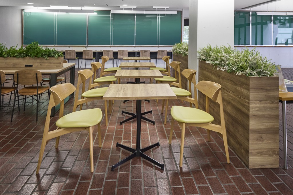 中央大学５号館　ラウンジ_自習室